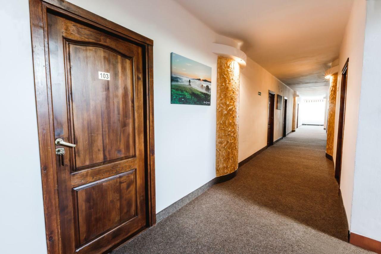 솔리나 Osrodek Wypoczynkowy Tarnica B&B 외부 사진